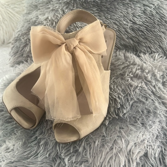 Cream, suede shoes - Picture 1 of 2